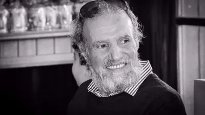 عمر دخوش ..  مؤسس فرقة "تكادة" في ذمة الله