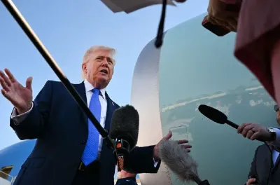 الرئيس ترامب يتحدث عن "تغيير للنظام" في إيران، وتحقيق تقدم في المفاوضات