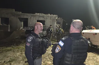 إسرائيل: إصابة نحو 60 شخصا إثر سقوط صاروخ إيراني في الجليل