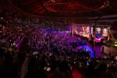 المايسترو أمين بودشار يحلق بجمهور باريس على إيقاع الأنغام الكلاسيكية