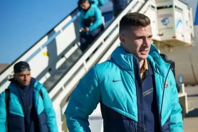 فريق برشلونة يصل سبتة المحتلة ب3 طائرات هليكوبتر