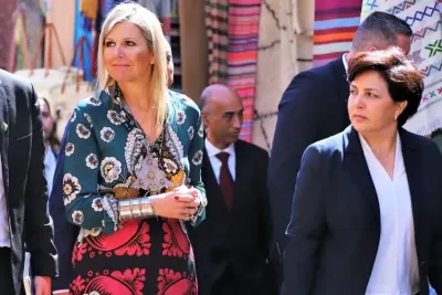 ملكة هولندا تلتقي عددا من التجار للتحسيس بالشمول المالي