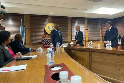 السيد شكيب بنموسى يسلم رئيس جمهورية بوتسوانا رسالة من جلالة الملك محمد السادس