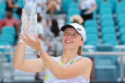 دورة ميامي 2022 : إيغا شفيونتيك تتفوق على أوساكا وتحصد اللقب