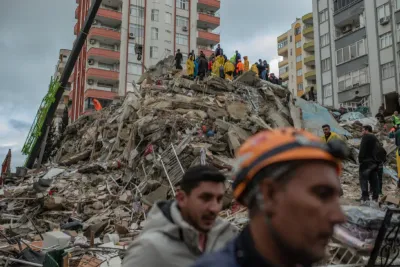 زلزال تركيا .. ارتفاع عدد القتلى إلى 3381 وأزيد من 20426 مصاباً