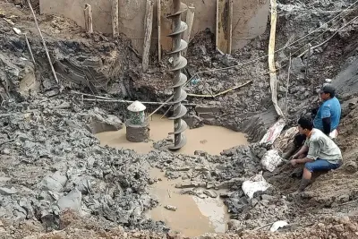 فيتنام ... وفاة طفل سقط قبل أيام في حفرة بعمق 35 مترا