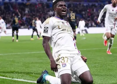 ليون يتعاقد مع المهاجم الغاني إرنست نواماه