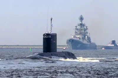 القوات الملكية الجوية بجهة العيون تقدم المساعدة ل12 مرشحا للهجرة غير النظامية من إفريقيا جنوب الصحراء