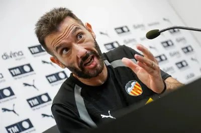 الدوري الإسباني.. فالنسيا ينهي ارتباطه بالمدرب كوربيران بسبب سوء النتائج