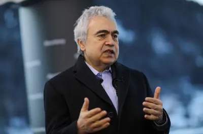 وكالة الطاقة الدولية تدرس سحب المزيد من مخزونات النفط لتهدئة الأسواق