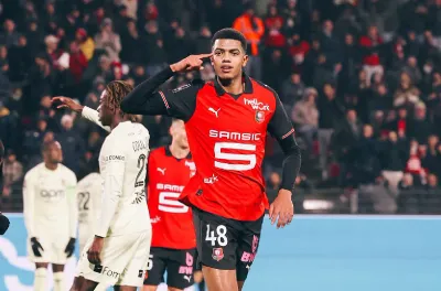 الدوري الفرنسي.. الدولي المغربي آيت بودلال يمدد عقده مع رين (إعلام)