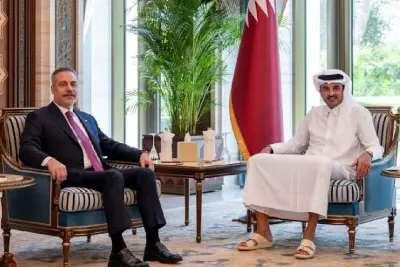 أمير قطر يبحث مع وزير الخارجية التركي خفض التصعيد في المنطقة