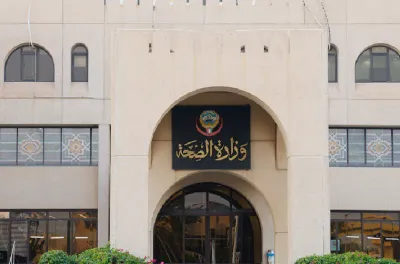 الكويت: وفاة طفلة متأثرة بإصابتها إثر سقوط شظايا على منطقة سكنية