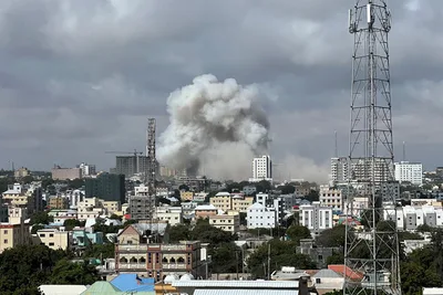 الصومال.. أكثر من 100 قتيل بانفجار سيارتين أمام المبنى وزارة التعليم بمقاديشو