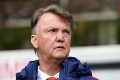 مدرب هولندا يعلن شفاءه من داء السرطان