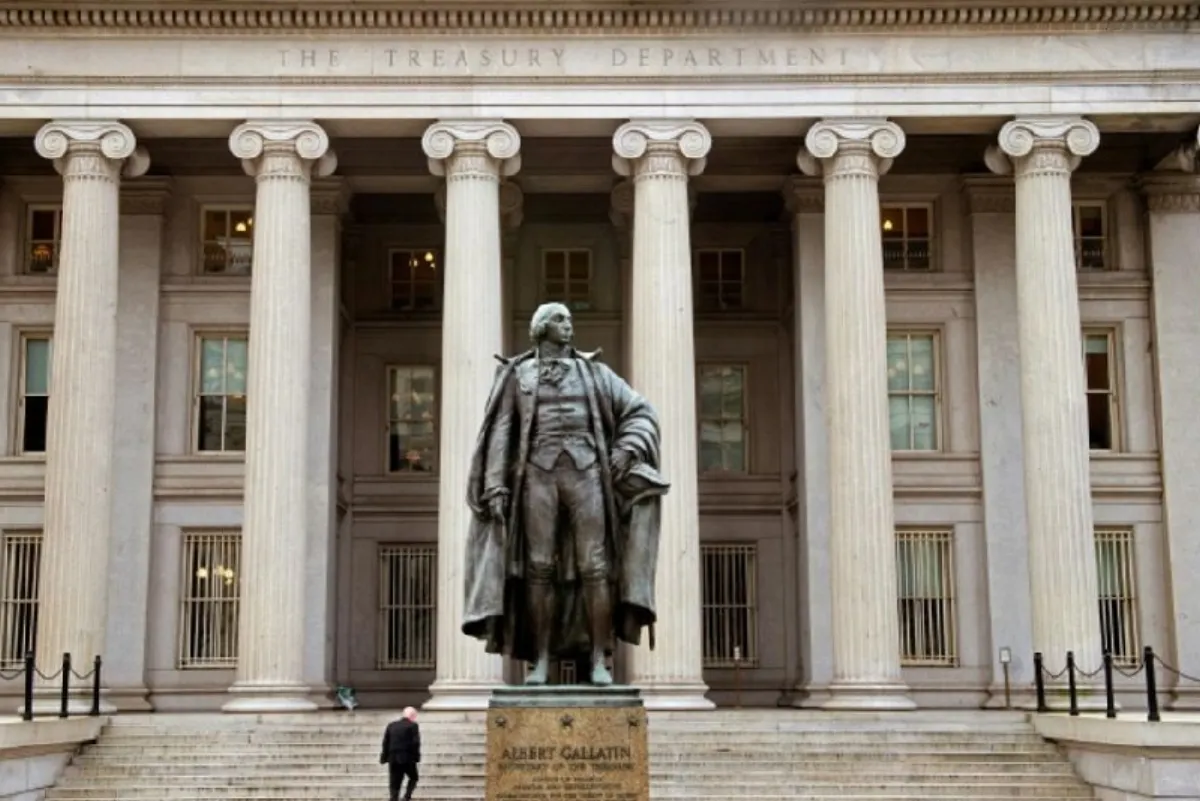 الولايات المتحدة.. توقيع الرئيس ترامب سيظهر على الدولار الأمريكي