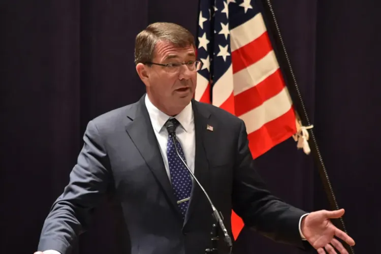 وفاة وزير الدفاع الأمريكي الأسبق عن سن يناهز 68 عاماً