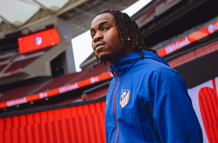 كرة القدم.. أتلتيكو مدريد يوقع رسميا مع المهاجم النيجيري لوكمان