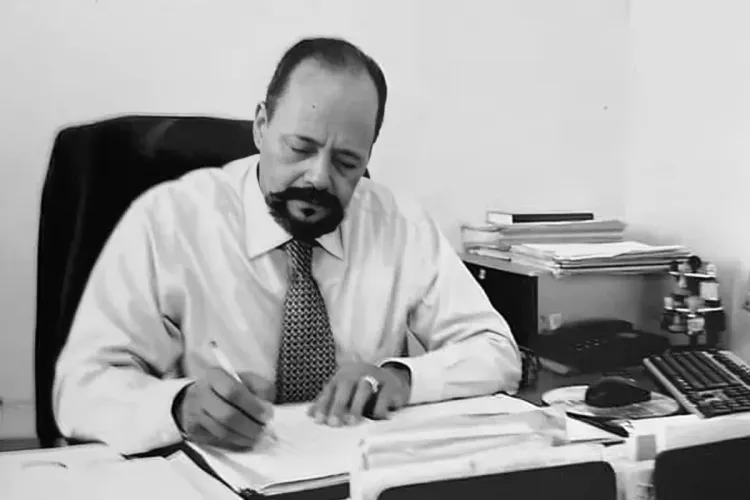 الصحافي والإعلامي أحمد الهيبة وياه ماء العينين في ذمة الله