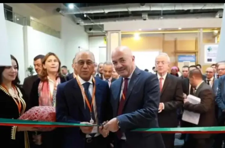 الدورة ال12 للمنتدى الحضري العالمي بالقاهرة .. السيد أديب بن ابراهيم يجري مباحثات مع رئيس لجنة الدولة للتخطيط العمراني والهندسة المعمارية بأذربيجان