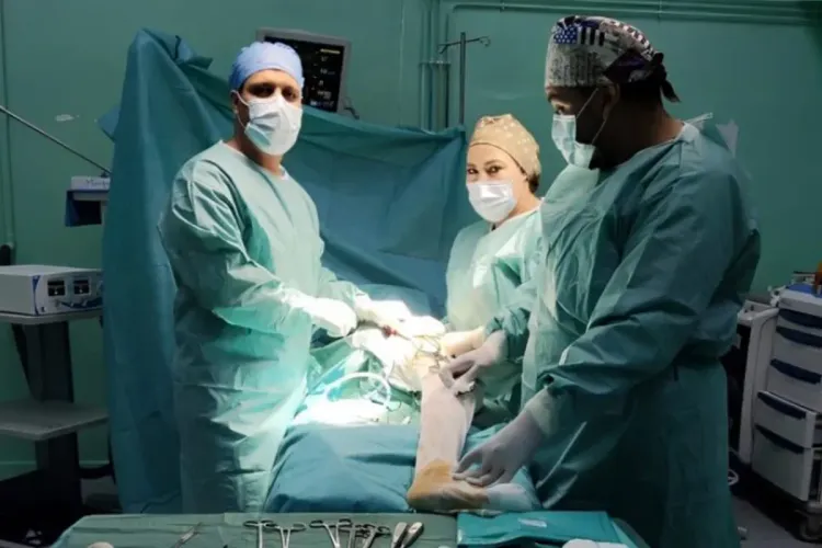 أزيلال: نجاح عملية زرع طرف اصطناعي كامل لركبة