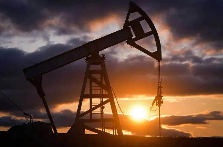 النفط يتجه لمزيد من الارتفاع وسط قلق بشأن الإمدادات