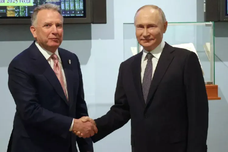 لقاء ترامب-زيلينسكي سيمهد السبيل أمام قمة ثلاثية مع بوتين (مسؤول أمريكي)