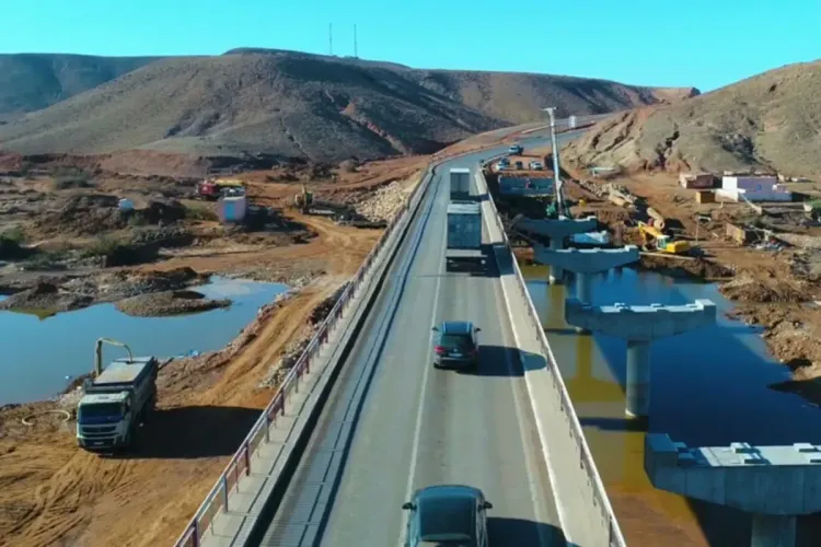 المجلس الحكومي يصادق على إحداث مديرية مؤقتة للإشراف على تهيئة الطريق بين تيزنيت والداخلة