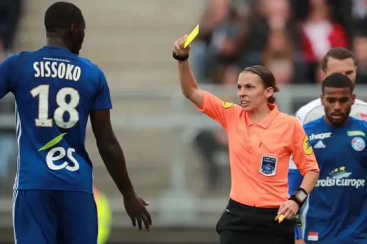 في سابقة من نوعها .. إختيار ثلاث حكمات لمونديال قطر 2022