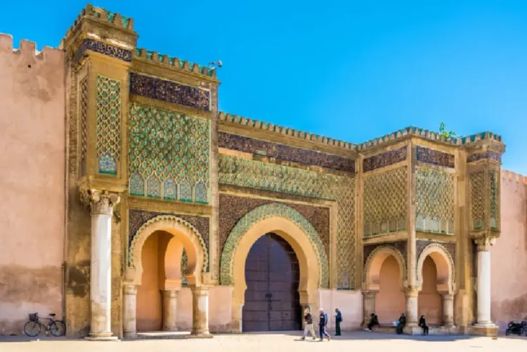 إطلاق مبادرة لاستغلال أربع فنادق عتيقة بمكناس لاحتضان روائع الصناعة التقليدية المغربية