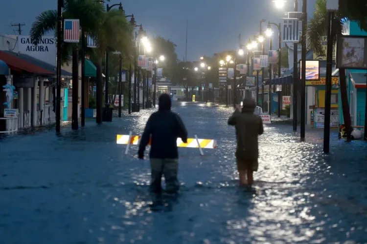 إعصار إيداليا يجتاح ولاية فلوريدا الأمريكية