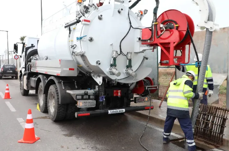 إقليم النواصر: تعبئة ميدانية للشركة الجهوية متعددة الخدمات والسلطات المحلية للتخفيف من آثار التساقطات الغزيرة