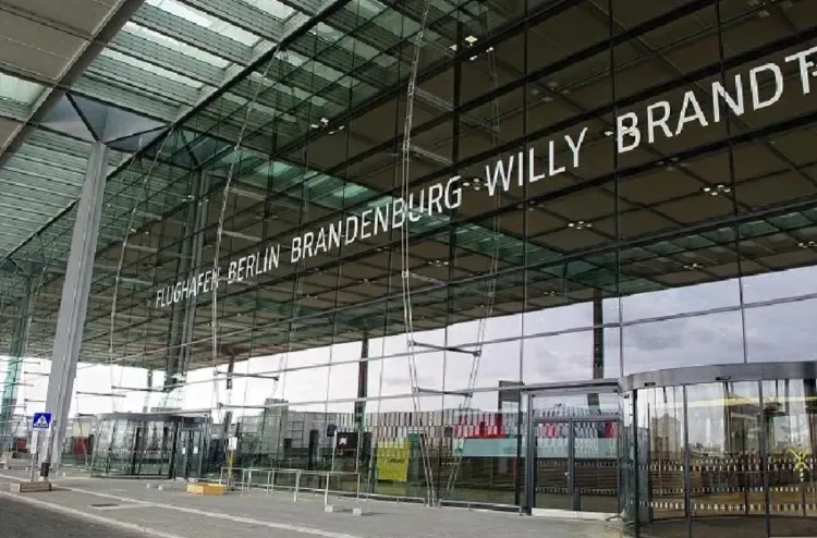إلغاء جميع الرحلات المغادرة من مطار برلين بسبب سوء الأحوال الجوية