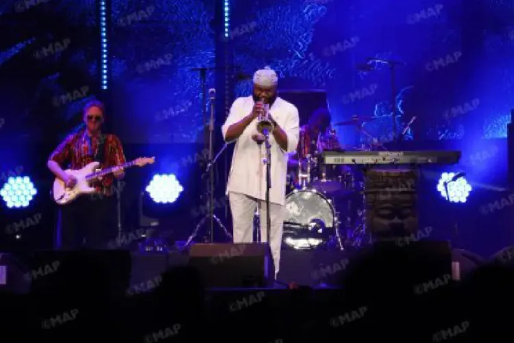 موازين 2025.. الفنان النيجيري إيتوك أوبونغ، يلهب منصة أبي رقراق بإيقاعات إفريقية صاخبة