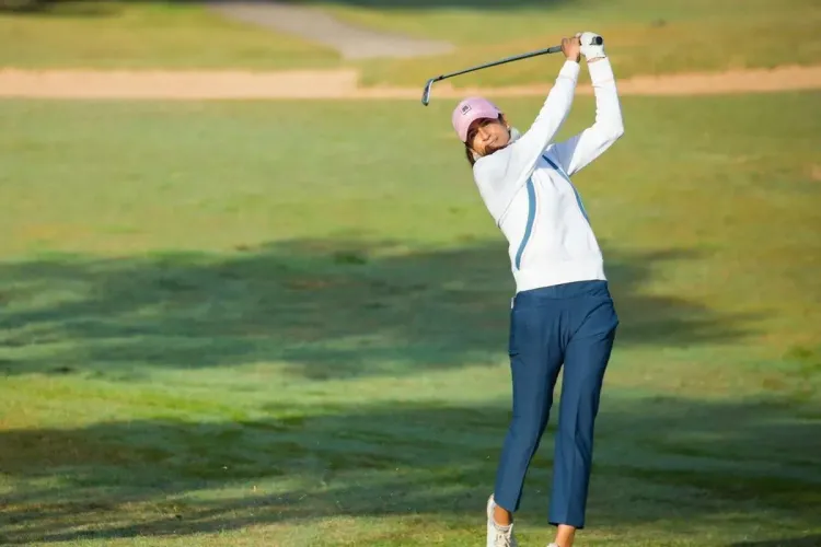 المغربية إيناس لقلالش أول لاعبة غولف عربية وإفريقية تتألق في بطولة لدوري رابطة اللاعبات المحترفات