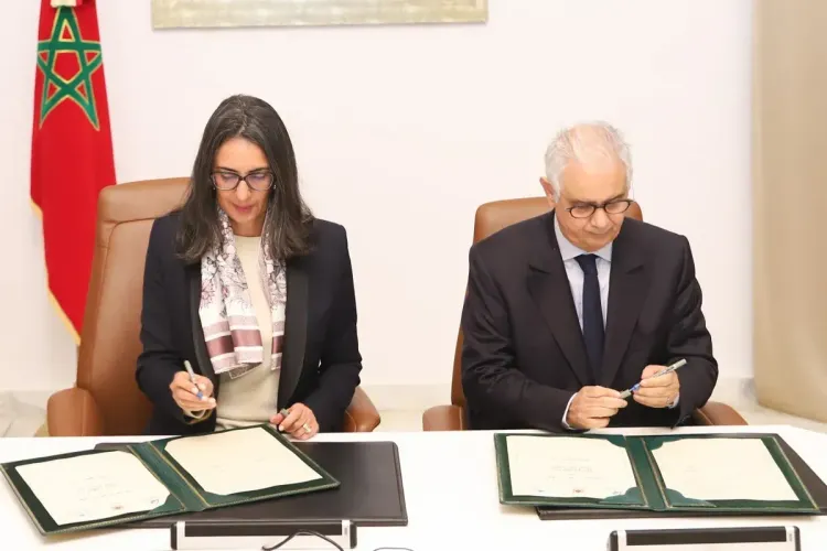 وزارتي التجهيز والاقتصاد يوقعان شراكة لتدبير أملاك الدولة العمومية والخاصة