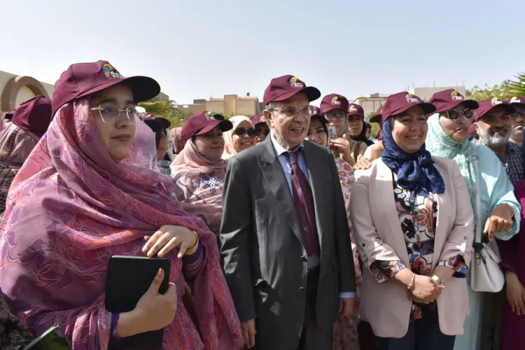 الحليمي يقوم بزيارة لمركزين لتكوين المراقبين والباحثين المشاركين في الإحصاء العام للسكان والسكنى  بالداخلة