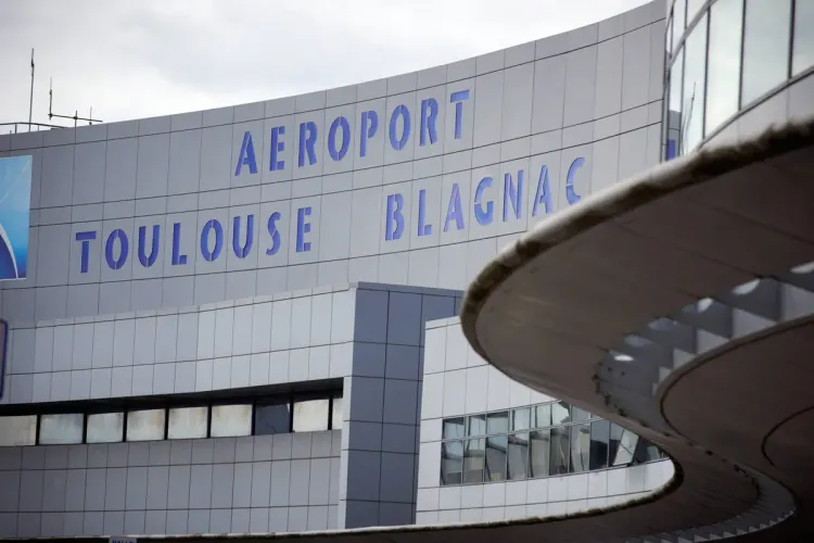 إخلاء عدة مطارات فرنسية عقب تهديدات بشن هجمات