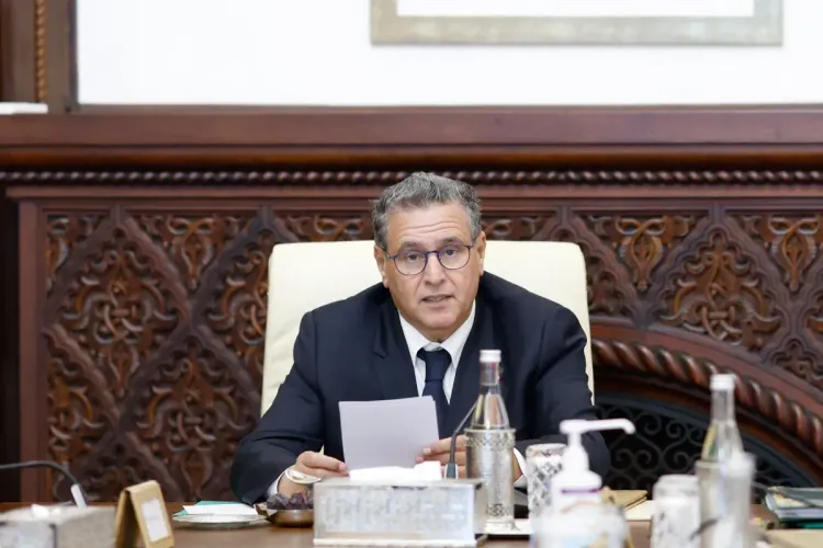 رئيس الحكومة يترأس الاجتماع الأول للجنة بين الوزارية المكلفة ببرنامج إعادة بناء المنازل المدمرة جراء الزلزال