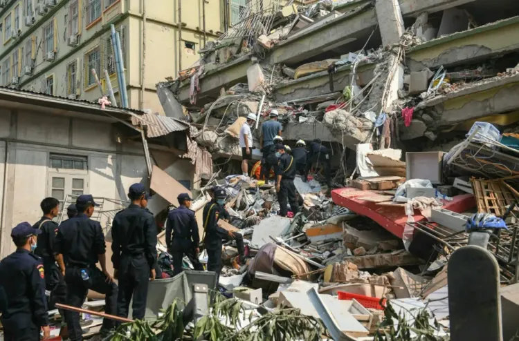 ارتفاع حصيلة ضحايا الزلزال في تايلاند إلى 17 قتيلا على الأقل