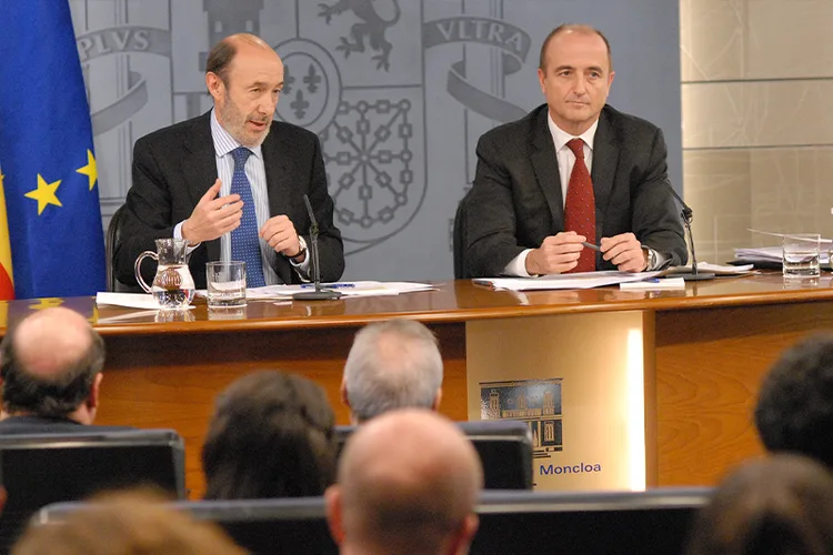 وزير الصناعة الإسباني السابق يشيد بالموقع الاستراتيجي المغربي