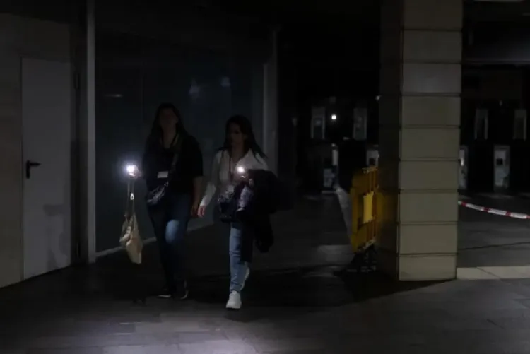 استعادة التيار الكهربائي تنهي ساعات من العزلة والصمت في البرتغال