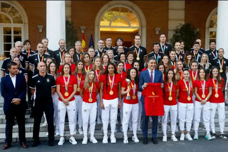 إستقبال حافل في إسبانيا لبطلات العالم