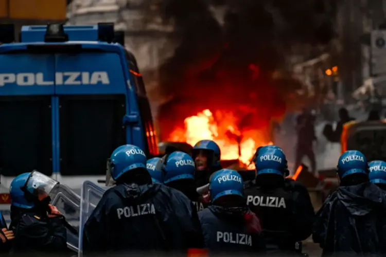 إشتباكات عنيفة بين جماهير فرانكفورت الألماني والشرطة الإيطالية