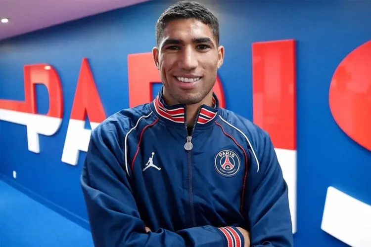 حكيمي ضمن تشكيلتي الأفضل والأعلى أجرا في العالم