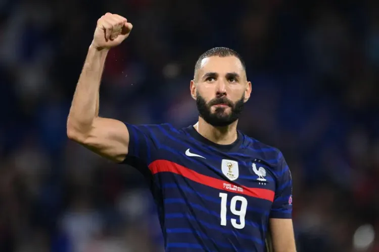 كريم بنزيما يعلن اعتزاله اللعب دولياً