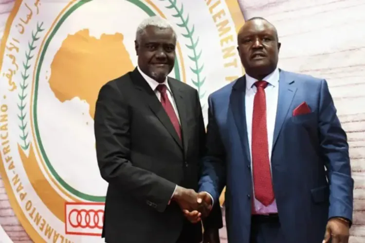 انتخاب الزيمبابوي فورتشيون شارومبيرا رئيساً للبرلمان الإفريقي