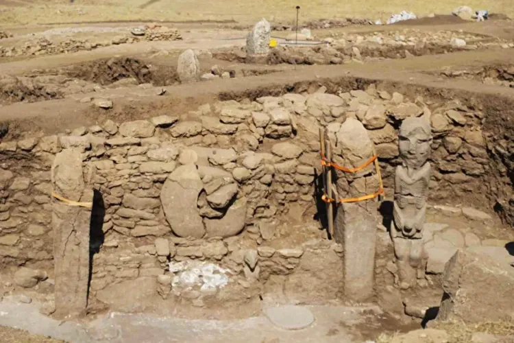 تركيا: إكتشاف تماثيل أثرية في موقع تاريخي يعود إلى 12 ألف سنة