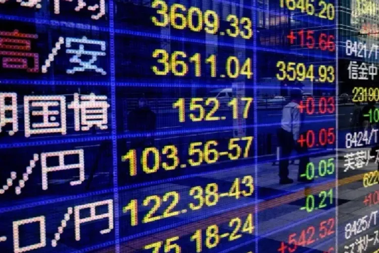 انخفاض المؤشرات اليابانية مع ارتفاع عوائد السندات الحكومية