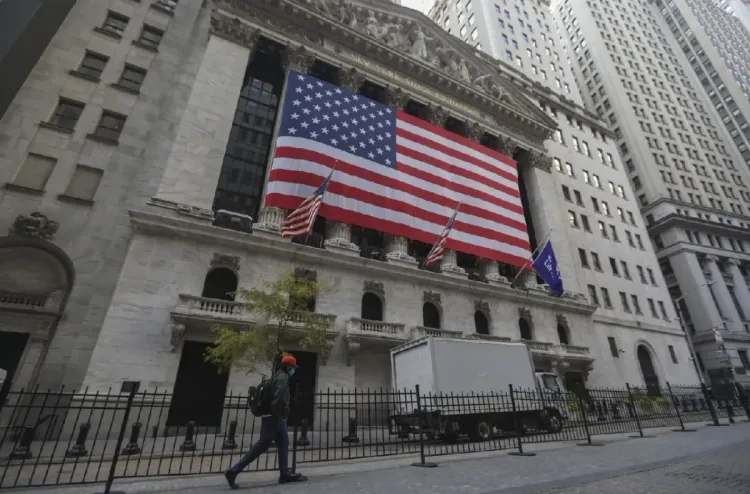 الاقتصاد الأمريكي يسجل انكماشا طفيفا